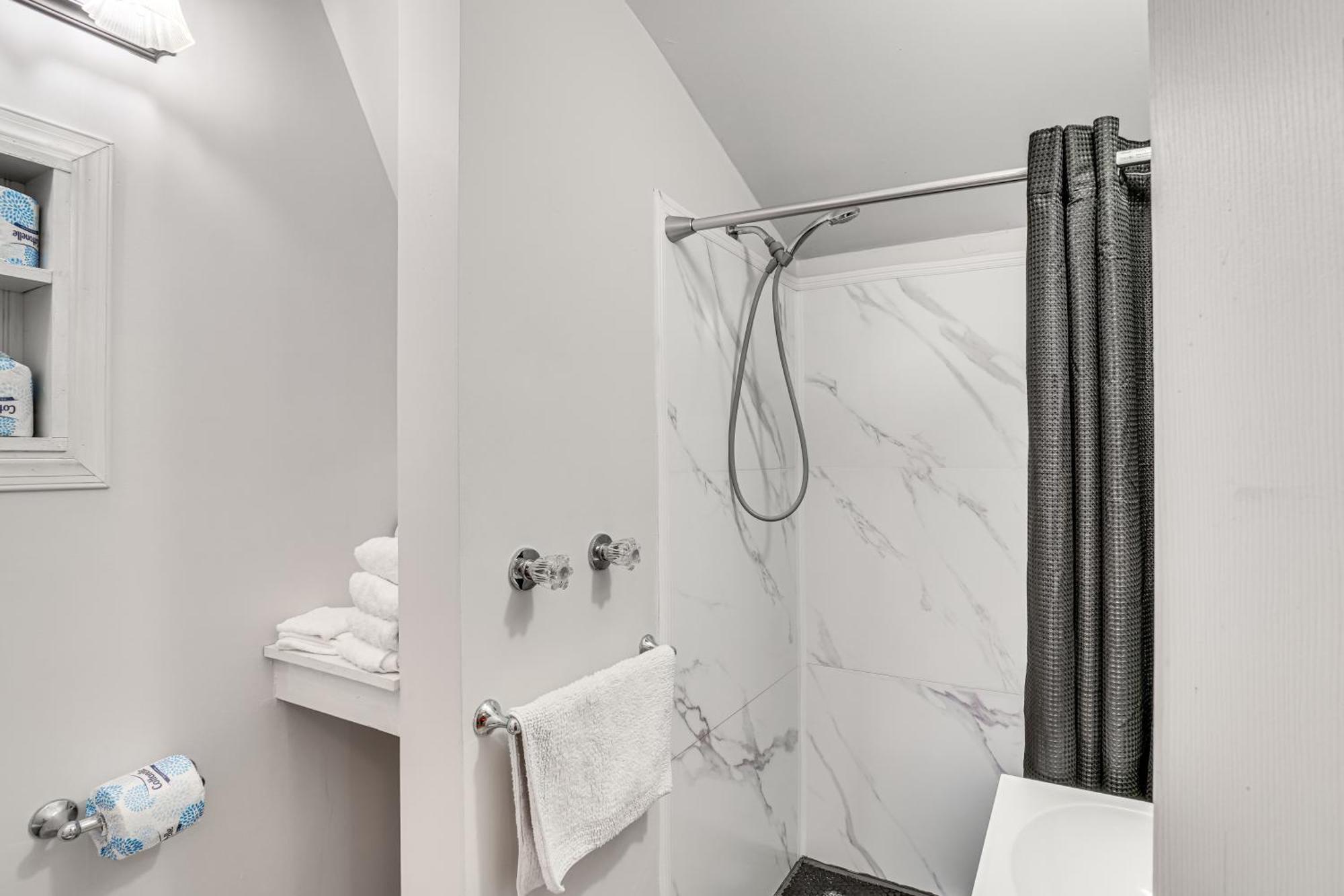 Epic Brunswick Apartment, Deck With Private Hot Tub! Εξωτερικό φωτογραφία