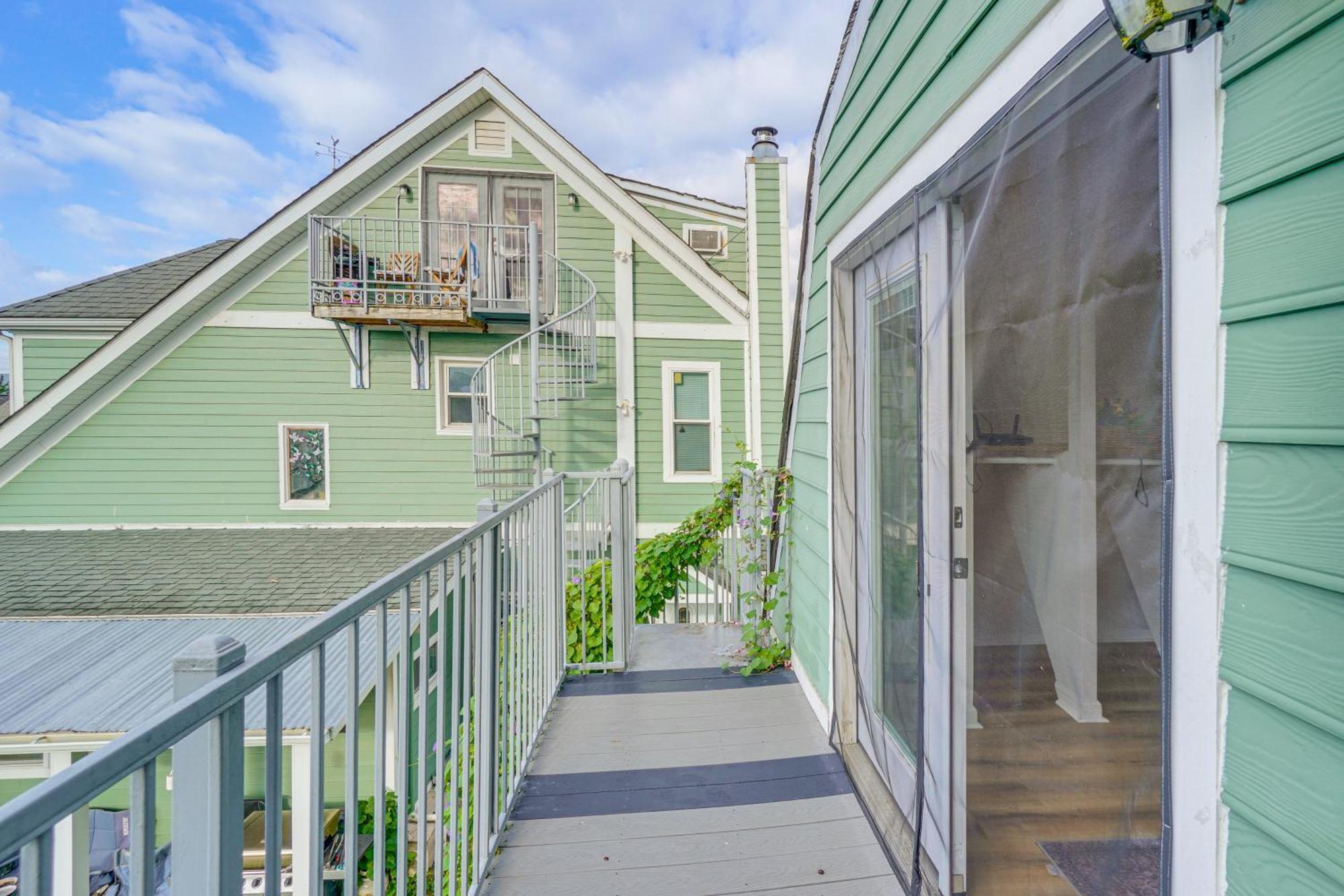 Epic Brunswick Apartment, Deck With Private Hot Tub! Εξωτερικό φωτογραφία