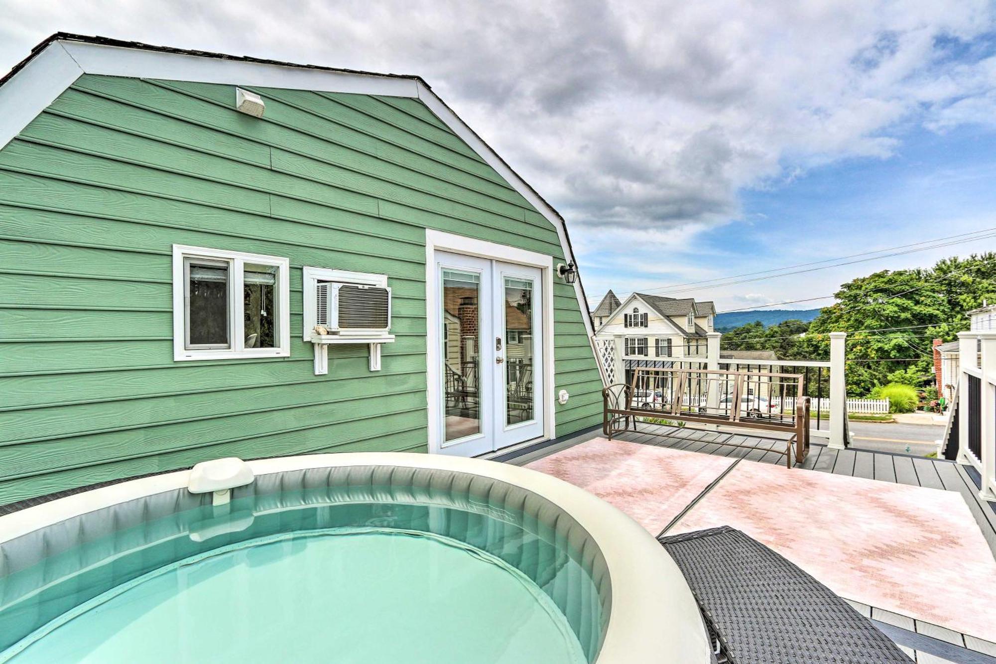 Epic Brunswick Apartment, Deck With Private Hot Tub! Εξωτερικό φωτογραφία